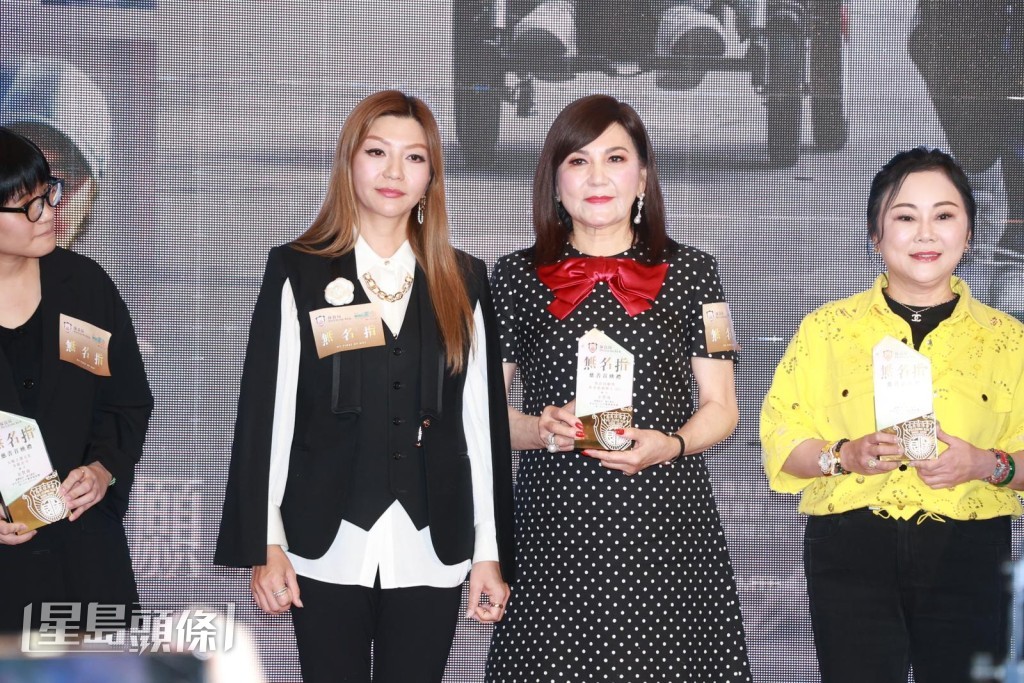 保良局顧問蔡李惠莉博士及總理蔡加敏女士。