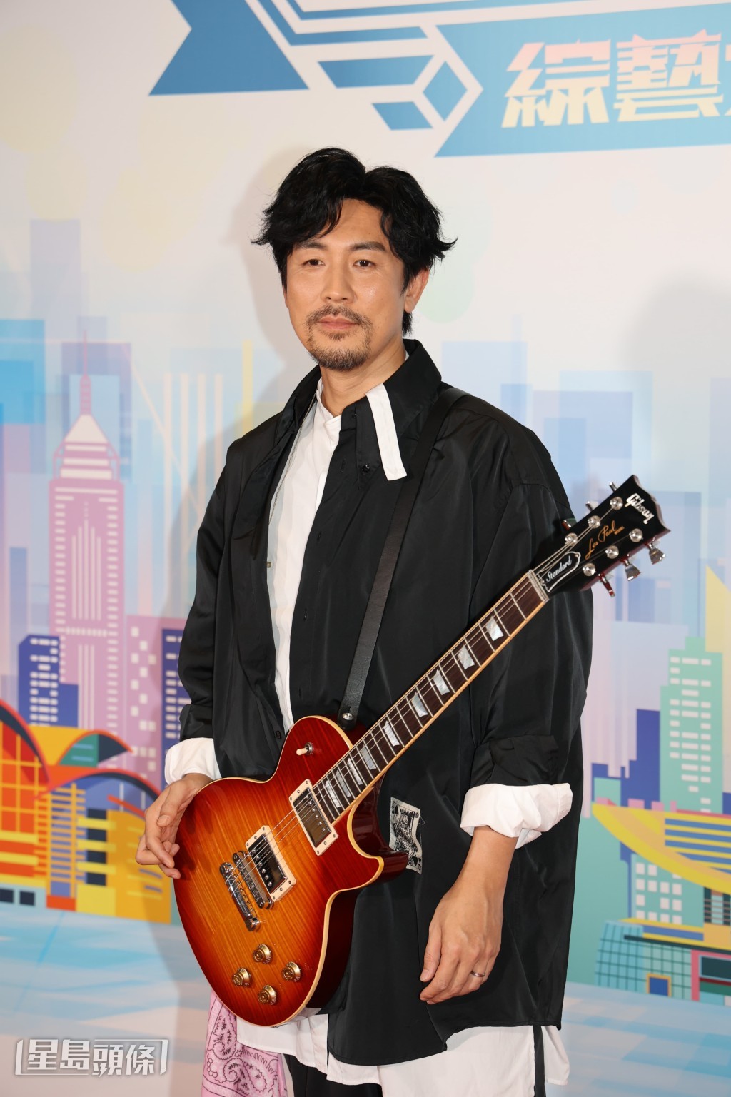 譚俊彥等在啟德體藝館舉行的《「保境安民為公益」綜藝大匯演》表演。 譚俊彥等在啟德體藝館舉行的《「保境安民為公益」綜藝大匯演》表演。