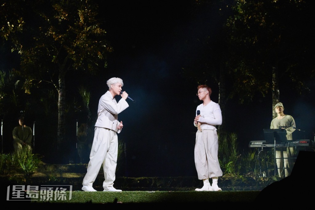 菲道爾問《玻璃》寫給誰？Gareth.T聞言即笑笑表示：「一位身邊很重要的人，還有歌迷！」