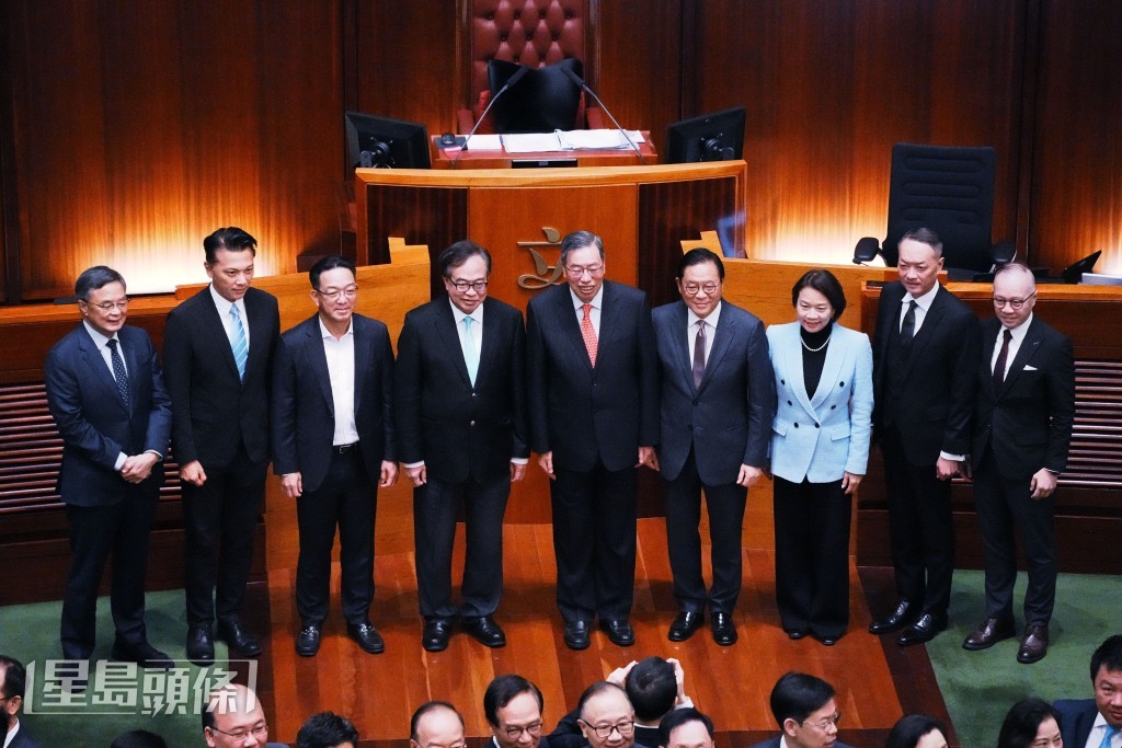 經民聯一眾議員合照。汪旭峰攝 經民聯一眾議員合照。汪旭峰攝