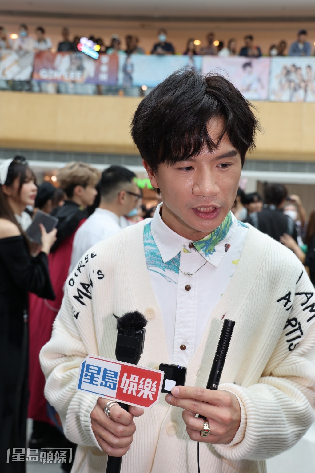 談到被指渣男,他希望用時間和作品去做好自己。 談到被指渣男,他希望用時間和作品去做好自己。