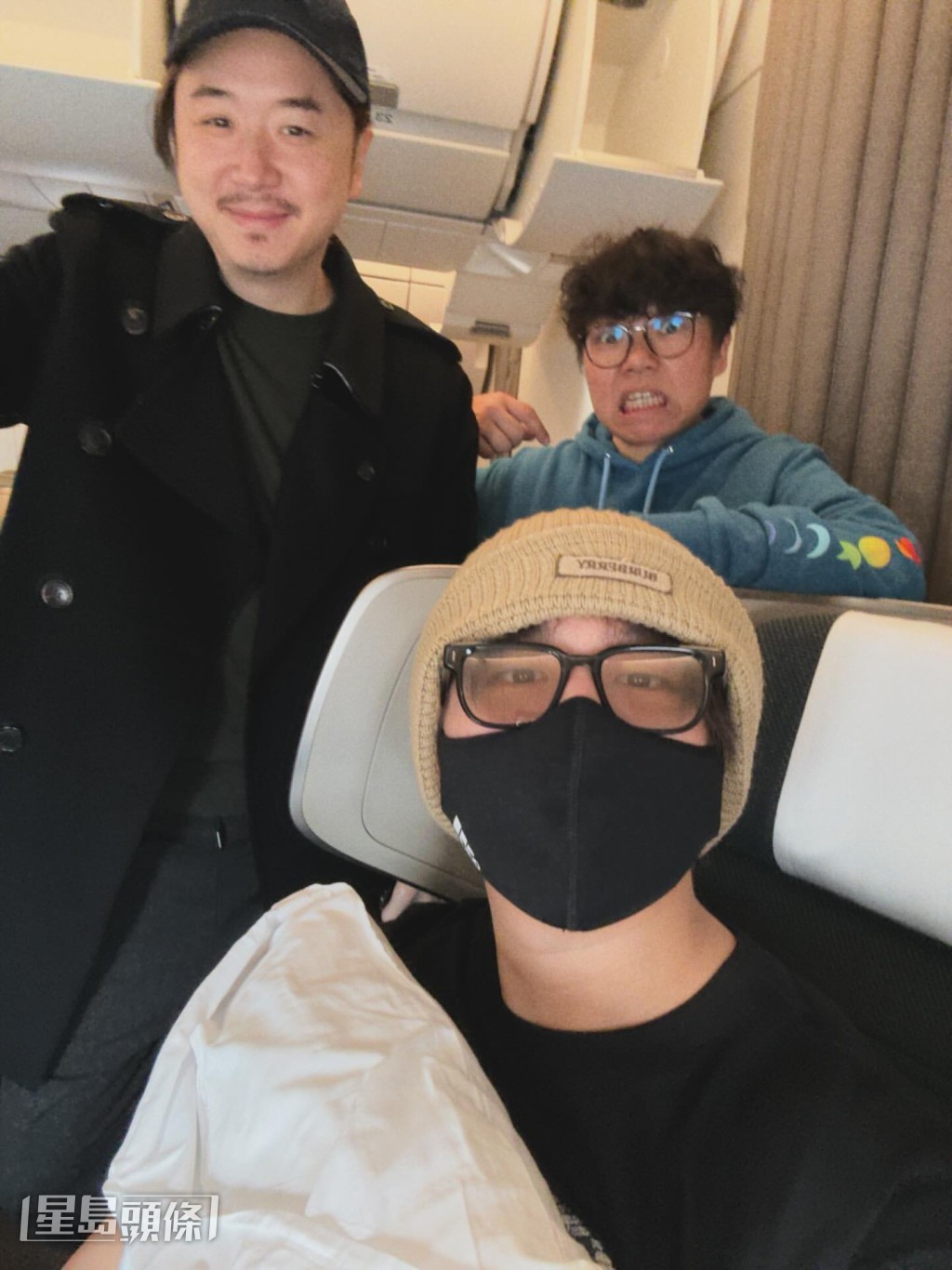 自己與監製Edward Chan在機艙合照。 自己與監製Edward Chan在機艙合照。