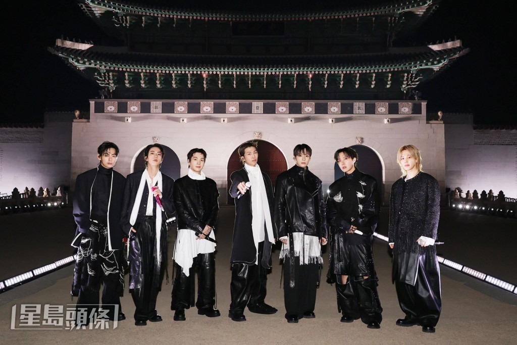 BTS昨晚在光化門演出,吸引40,000人圍觀,遠少於預期的26萬人。 BTS昨晚在光化門演出,吸引40,000人圍觀,遠少於預期的26萬人。