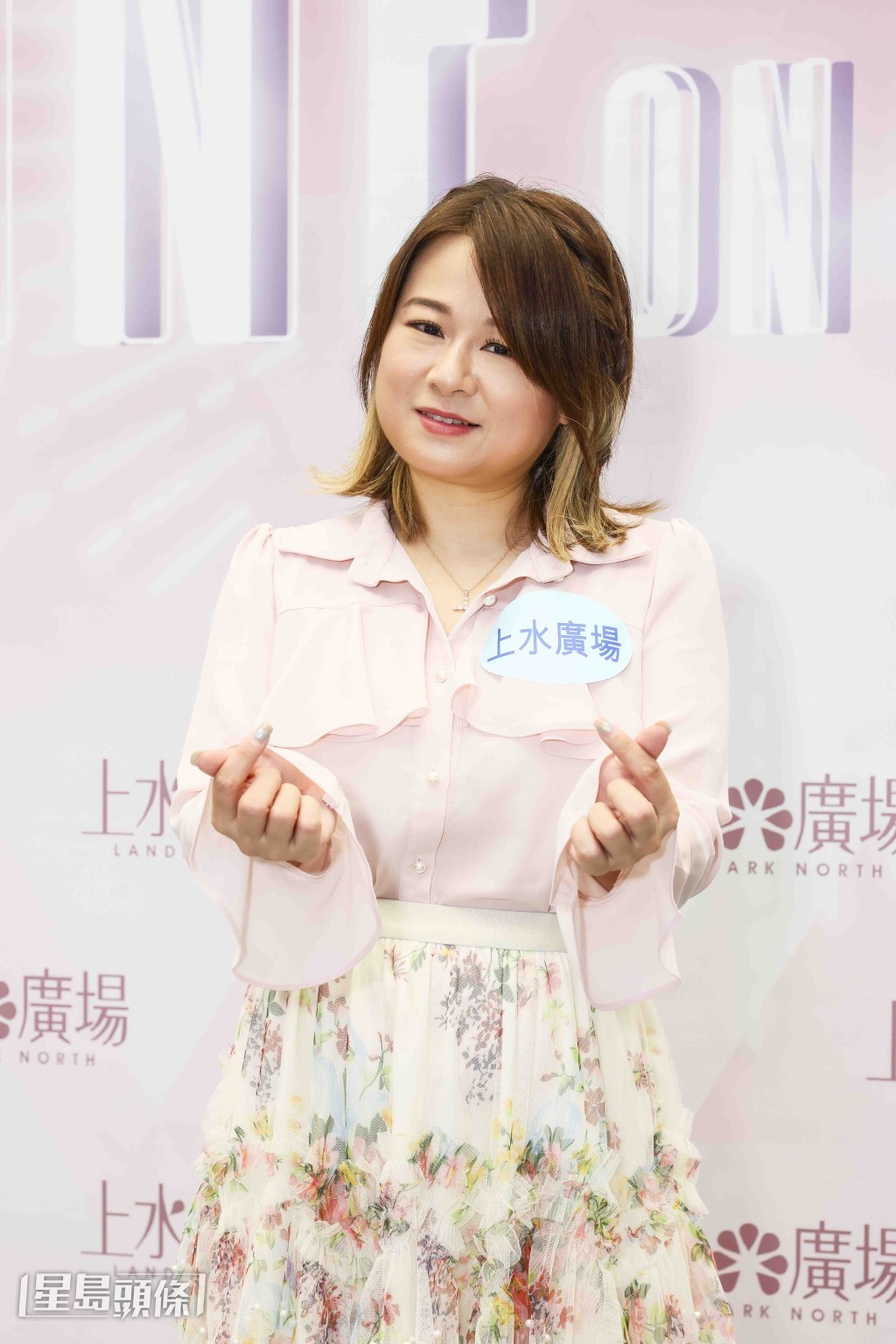 陳芷盈說︰「早前生日已經收到了很多支持與祝福,今天再和大家唱歌,感覺就像多了一份延續的生日快樂!」 陳芷盈說︰「早前生日已經收到了很多支持與祝福,今天再和大家唱歌,感覺就像多了一份延續的生日快樂!」