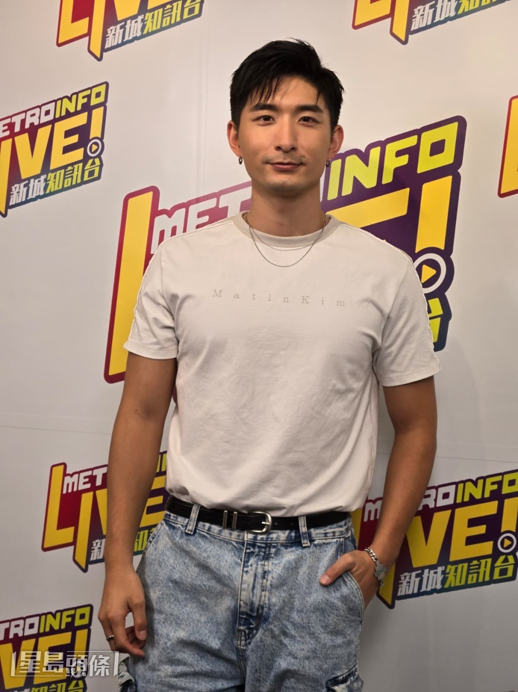 問獲公司加製作費到日本拍MV?他笑言沒有,在當地也只逗留了一天半。 問獲公司加製作費到日本拍MV?他笑言沒有,在當地也只逗留了一天半。