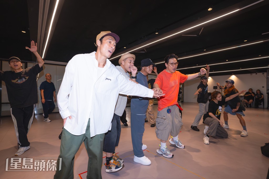 Dicky笑言叫人上網撲飛，安仔和蘇永康立即提醒他門票早已售罄！