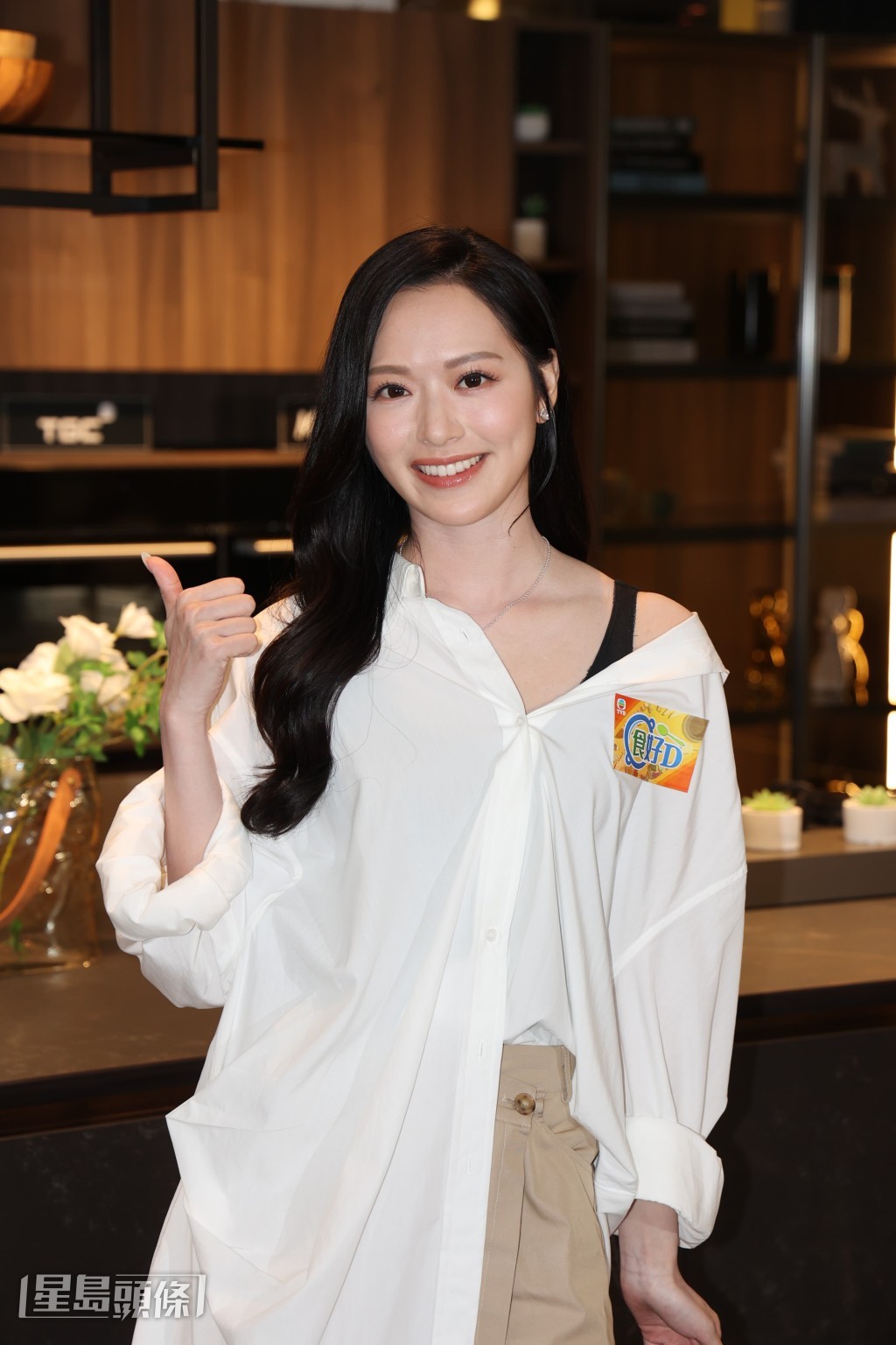 馮盈盈建議陸浩明多吸收「硒」對他身體好,可以保護甲狀腺。 馮盈盈建議陸浩明多吸收「硒」對他身體好,可以保護甲狀腺。