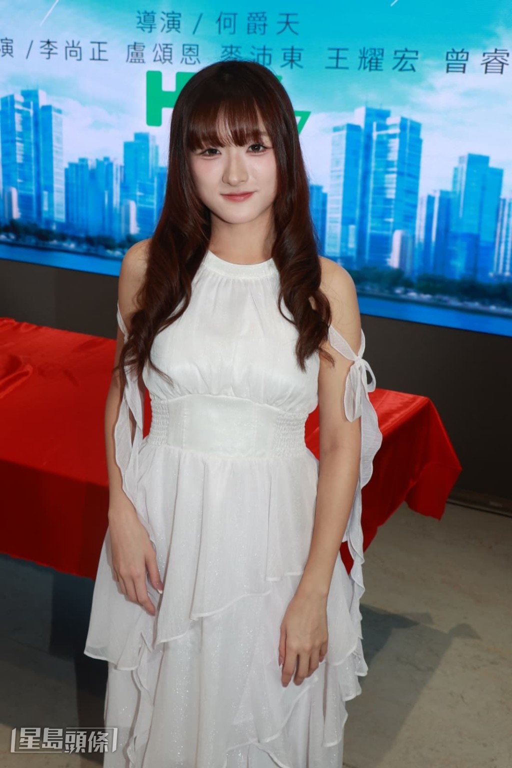 劇中她的角色是一個不停投訴的人,對她來說是很有反差的角色。 劇中她的角色是一個不停投訴的人,對她來說是很有反差的角色。