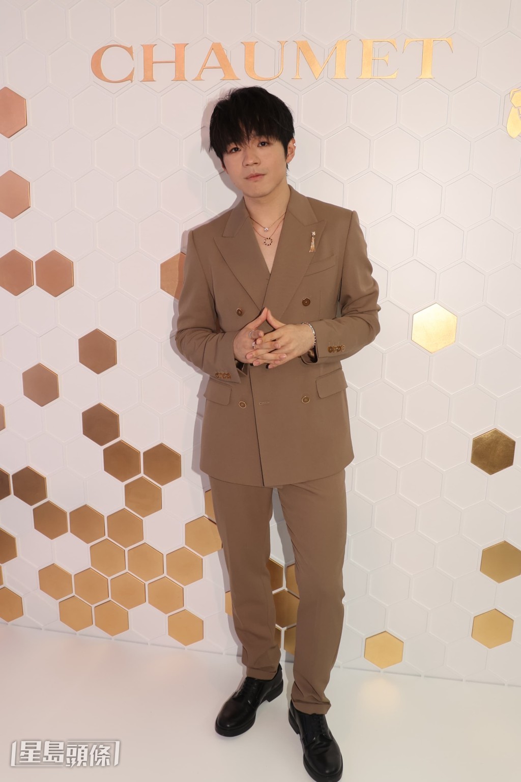 屆時演唱會會給予大家驚喜。 屆時演唱會會給予大家驚喜。
