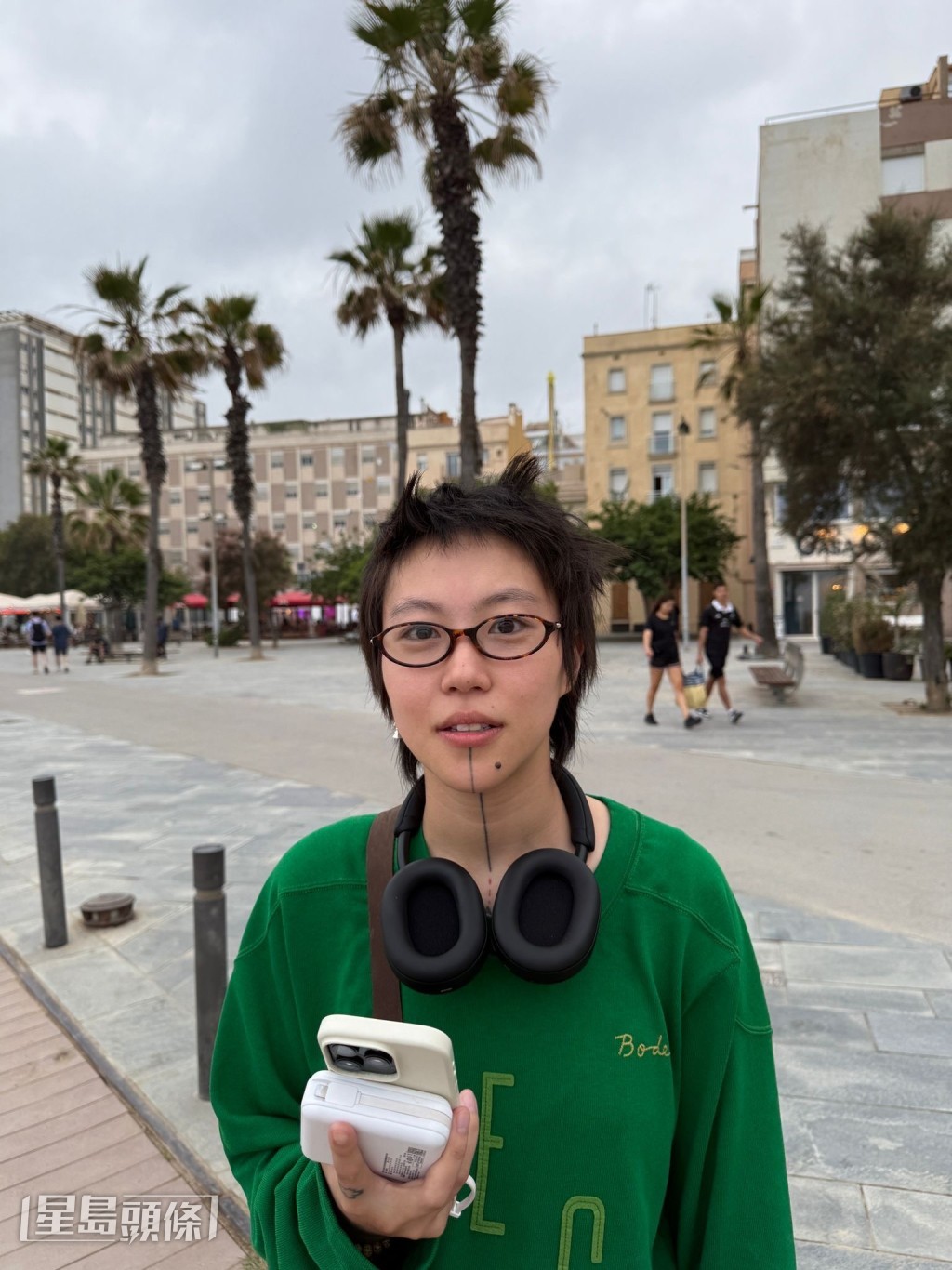談及香港站的特別安排,她留下懸念,「That's a surprise!你哋嚟睇啦。」 談及香港站的特別安排,她留下懸念,「That's a surprise!你哋嚟睇啦。」