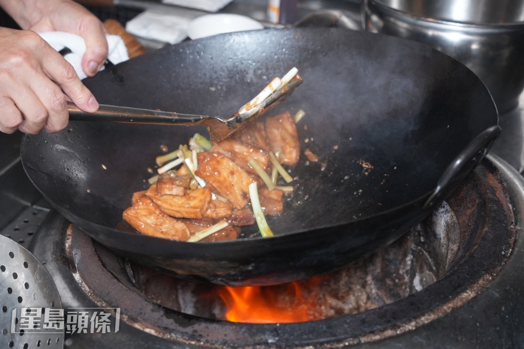 豆腐火腩着重鑊氣又惹味。