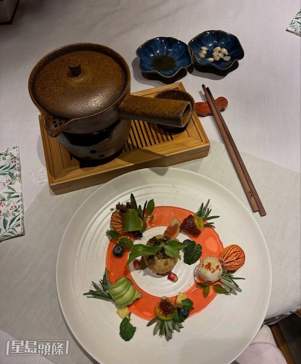 Katy當然不忘大晒自己品嘗過的當地美食。