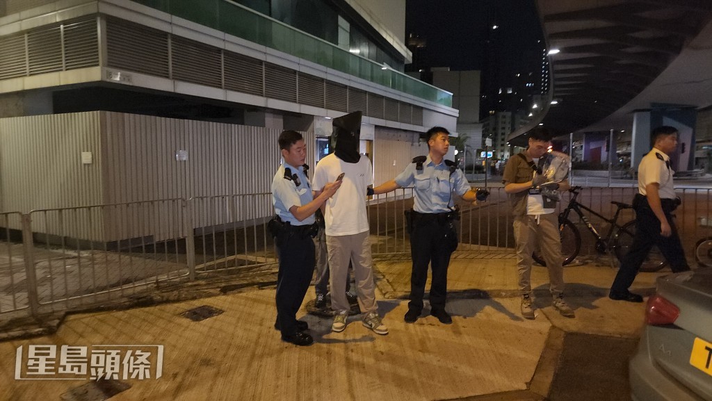 警員當場拘捕男司機。