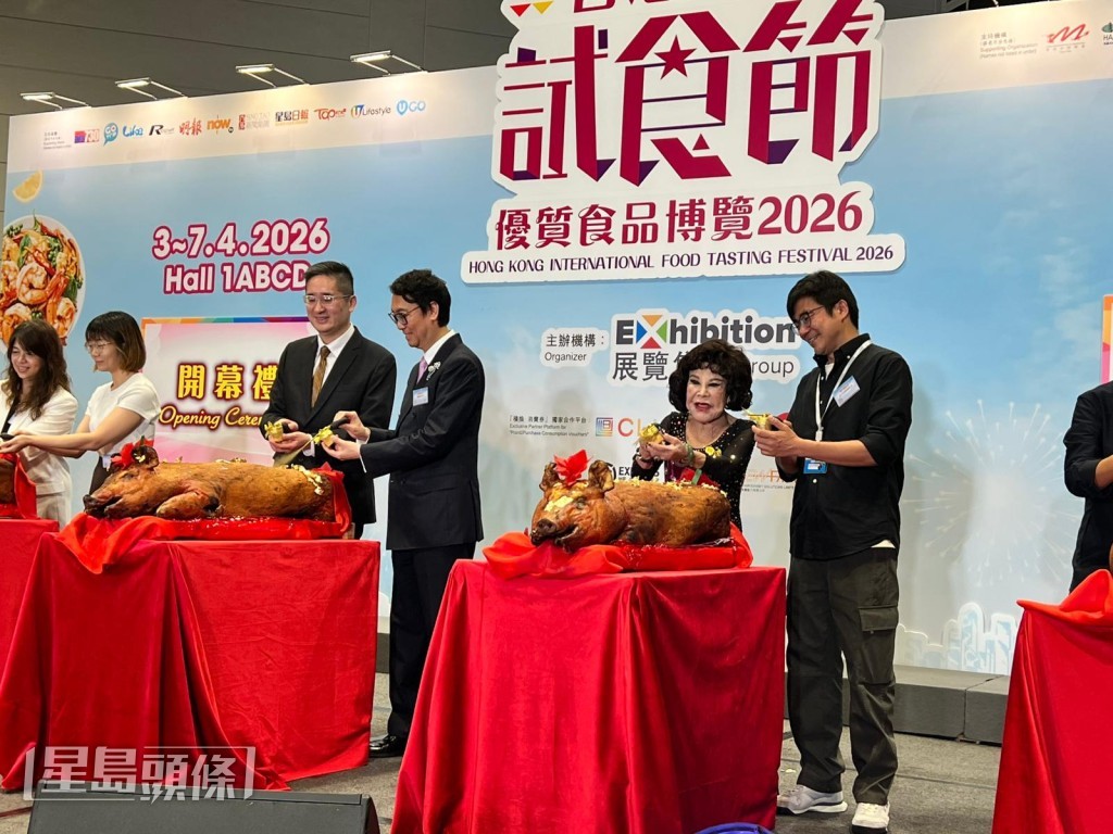 黃夏蕙將於本月6日,再次來到會展擔任表演嘉賓,到時會獻唱《禪院鐘聲》和《愛拼才會贏》。 黃夏蕙將於本月6日,再次來到會展擔任表演嘉賓,到時會獻唱《禪院鐘聲》和《愛拼才會贏》。