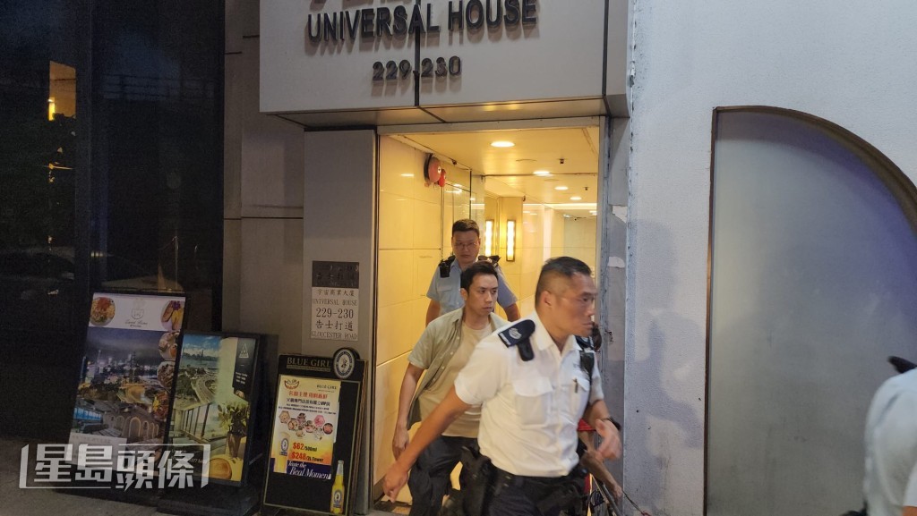 警方登樓展開封鎖調查。黎志偉攝 警方登樓展開封鎖調查。黎志偉攝