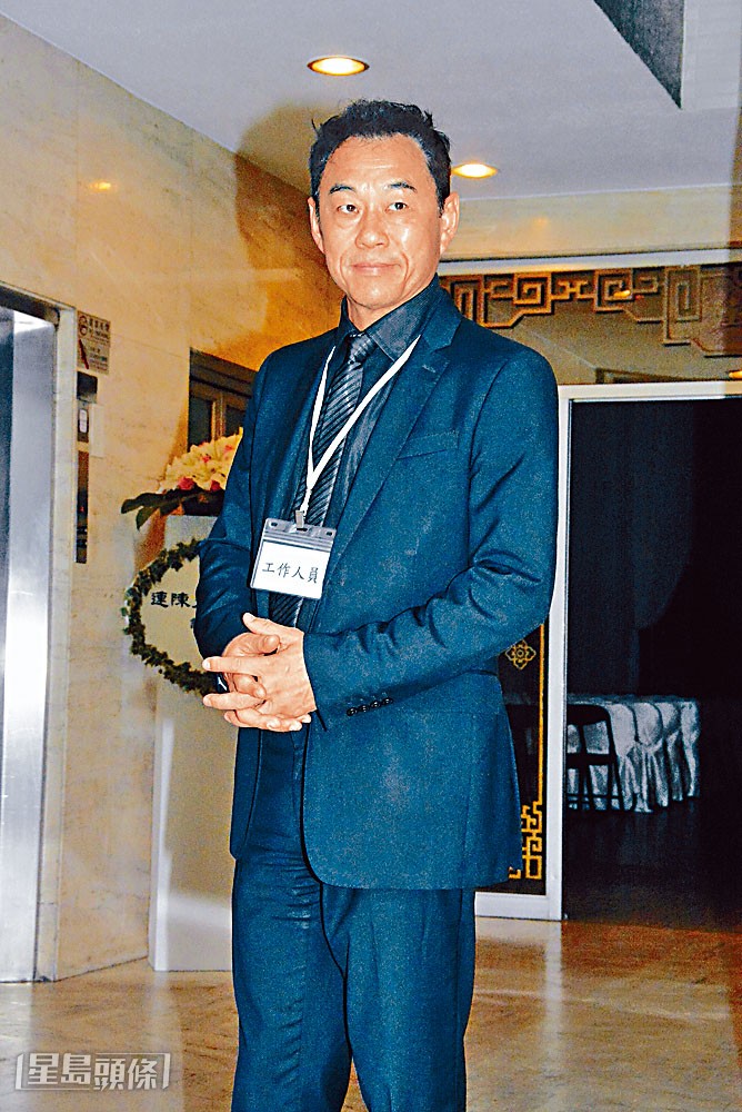 戴志伟早于2000年淡出幕前。