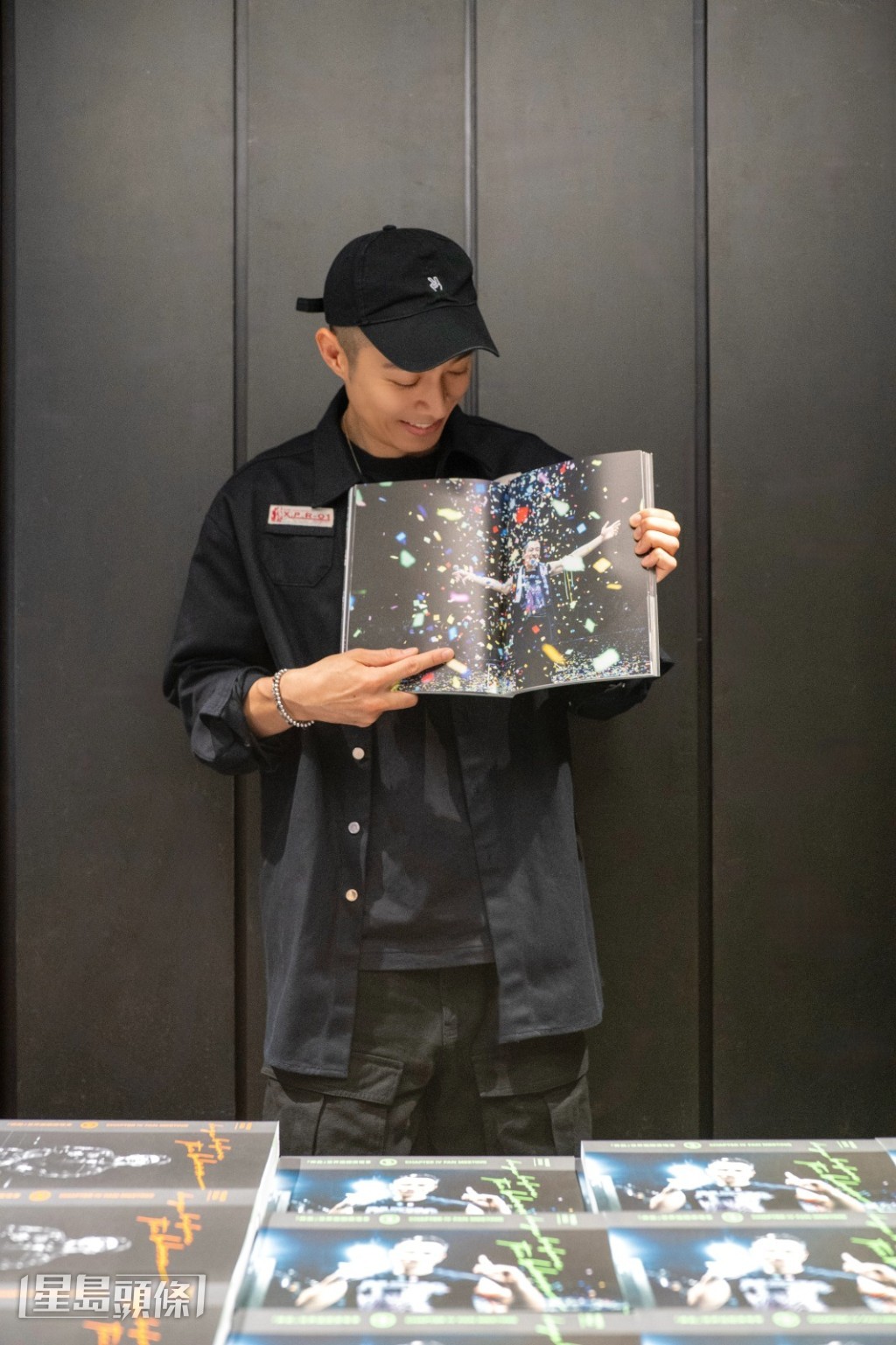 全書由柏豪親手挑選每一幀照片。 全書由柏豪親手挑選每一幀照片。