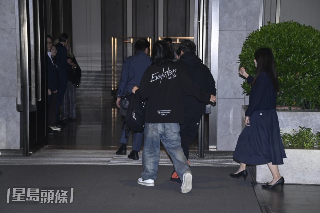 謝霆鋒亦有現身。 謝霆鋒亦有現身。