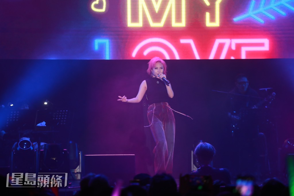 陳俞霏Solo,她更多謝成員成就MISSY。 陳俞霏Solo,她更多謝成員成就MISSY。