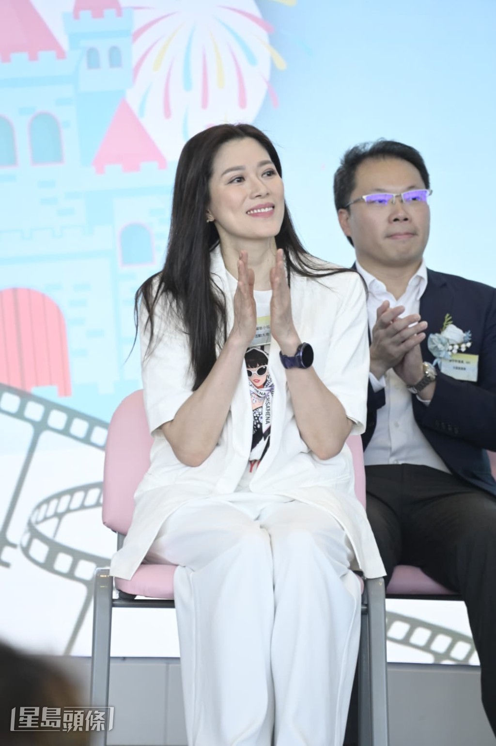 雖然想拍劇,但還是要等公司安排。 雖然想拍劇,但還是要等公司安排。