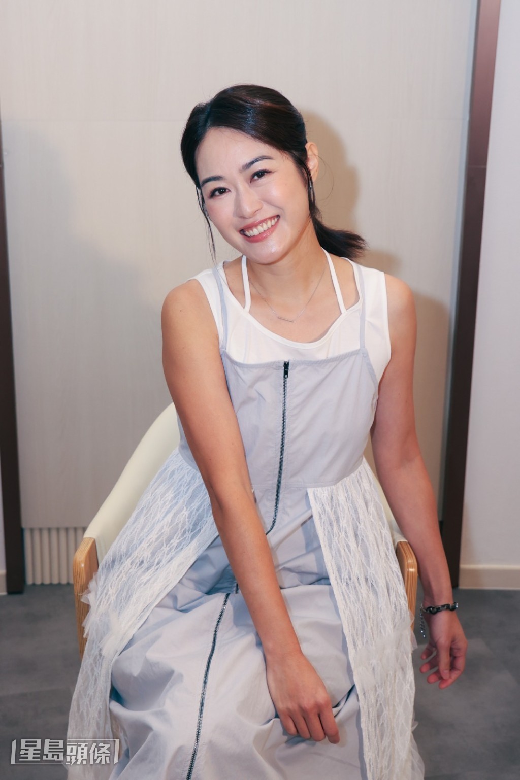 梁嘉琪指劇中角色跟現實中的她相似，因此亦為她勾起不少職場舊創傷。