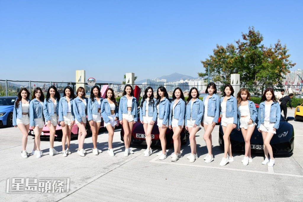 16位佳麗與10多輛超跑列陣進行拍攝工作。