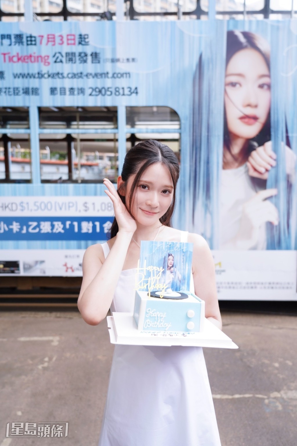 粉絲送上黑膠唱機造型的生日蛋糕，預祝Cloud本周六（5日）生日快樂。