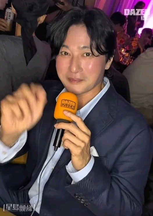 張東健日前現身酒類品牌活動，面容大變嚇親全韓網民，被懷疑可能過度醫美。（DAZED KOREA截圖）