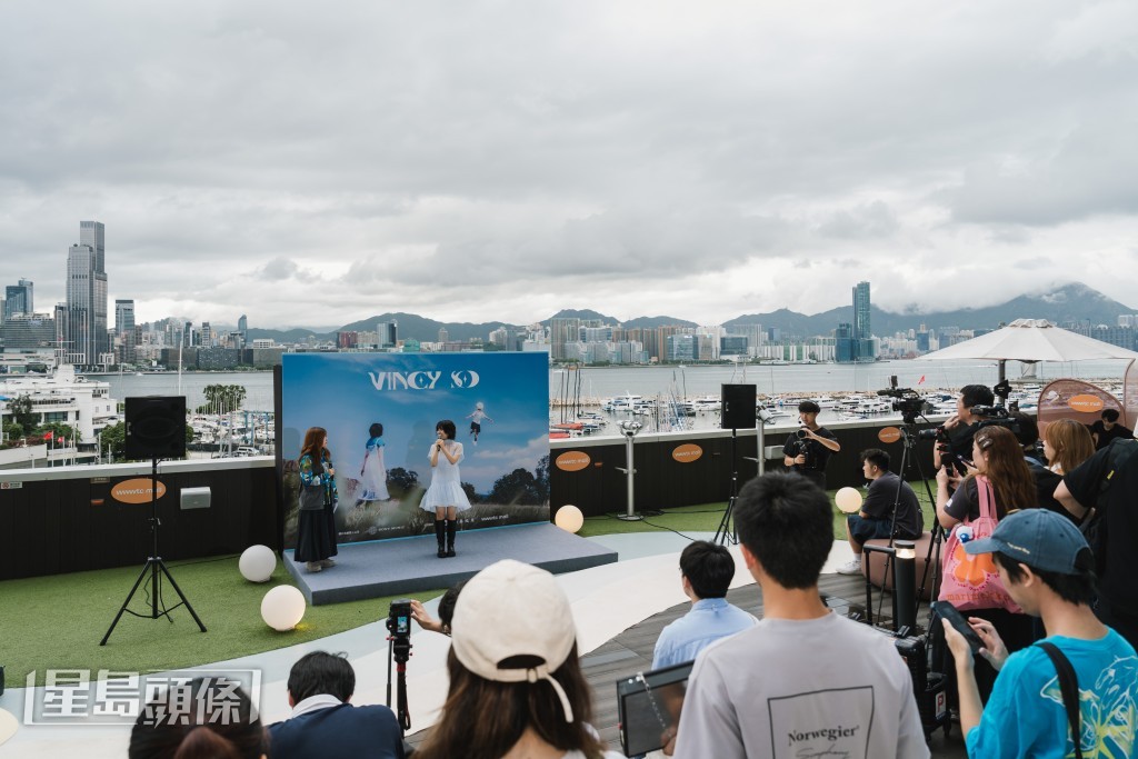 即場分享拍攝花絮與視覺概念。