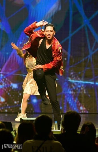 身為隊長的AKIRA落力演出,大晒高超舞技。 身為隊長的AKIRA落力演出,大晒高超舞技。