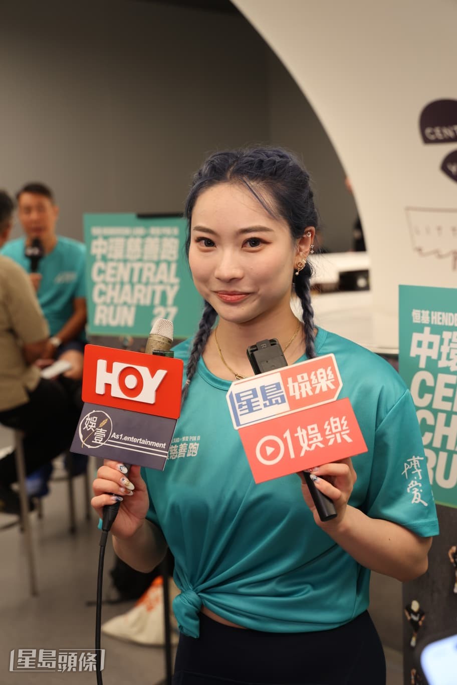  當笑指她獲偶像點讚是否開心過奪得金牌，她說：「唔同感覺囉！係喜上加喜。」