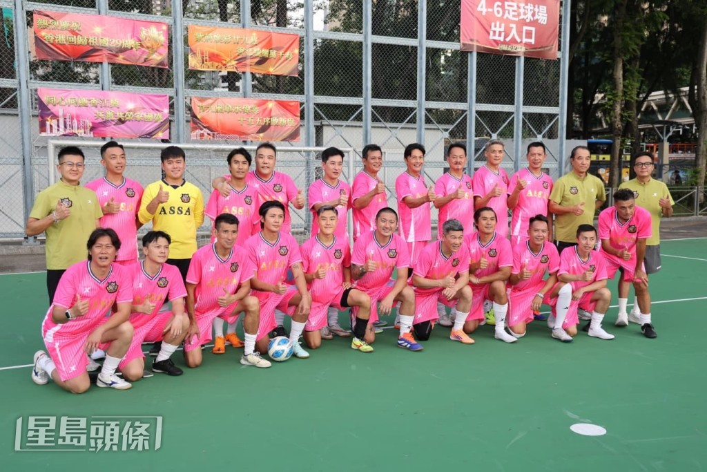 明星足球隊和香港紀律部隊足球代表隊晚上（1日）在維園「2026回歸盃足球賽」中進行一場友誼賽。