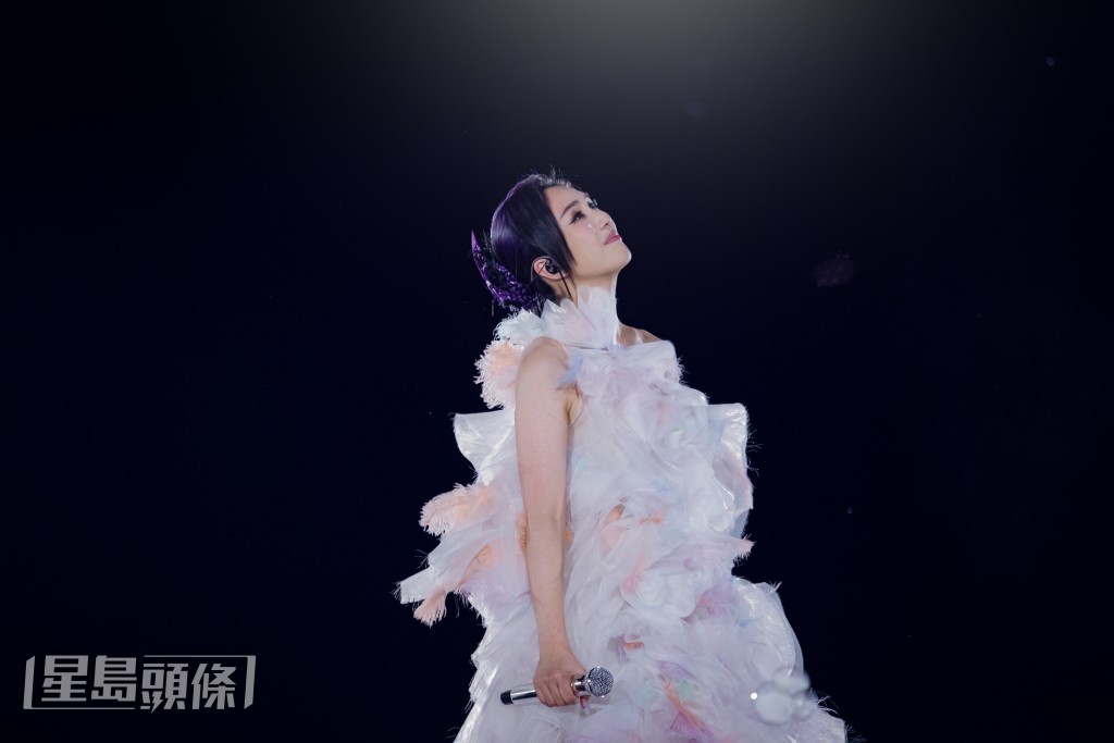 楊千嬅於重慶舉行《52Hz Echoes生日限定音樂會》。 楊千嬅於重慶舉行《52Hz Echoes生日限定音樂會》。