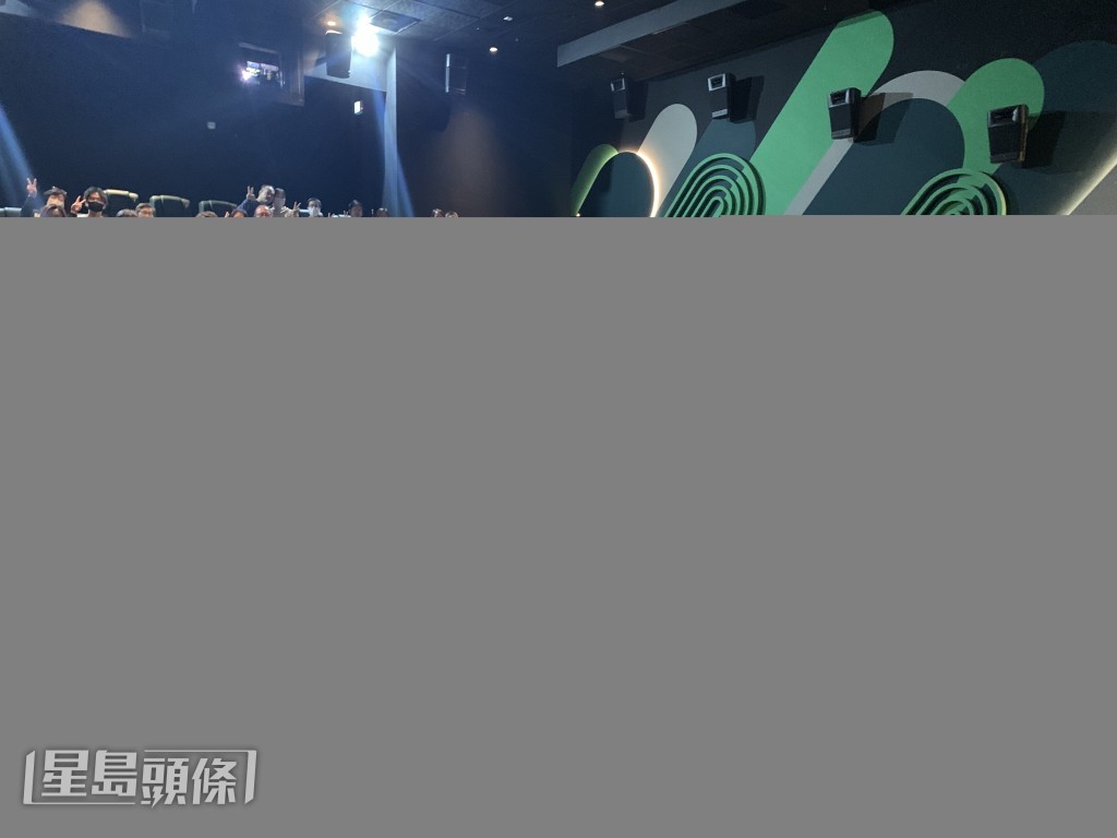出爐影后衛詩雅、導演陳茂賢、鄭緯機及朱芸編於金像獎過後繼續走訪戲院答謝觀眾支持。 出爐影后衛詩雅、導演陳茂賢、鄭緯機及朱芸編於金像獎過後繼續走訪戲院答謝觀眾支持。