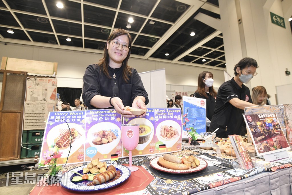 有德國餐廳今年為第二次參與展覽，主打德國街頭小食，包括咖喱豬扒腸及德國豬手等。