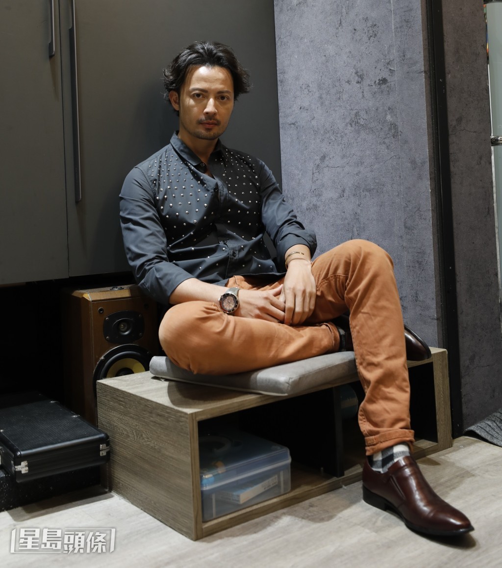 Ronny在劇集《刑偵12》演黑暗人格,招牌邪笑更令觀眾印象深刻。 Ronny在劇集《刑偵12》演黑暗人格,招牌邪笑更令觀眾印象深刻。