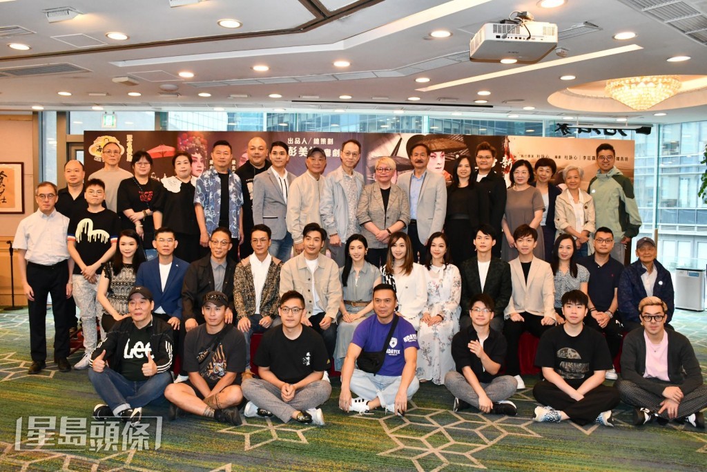 《新龙门客栈》剧中演员李龙、梁非同、梁兆明、梁燕飞等，到铜锣湾出席宣传记者会。