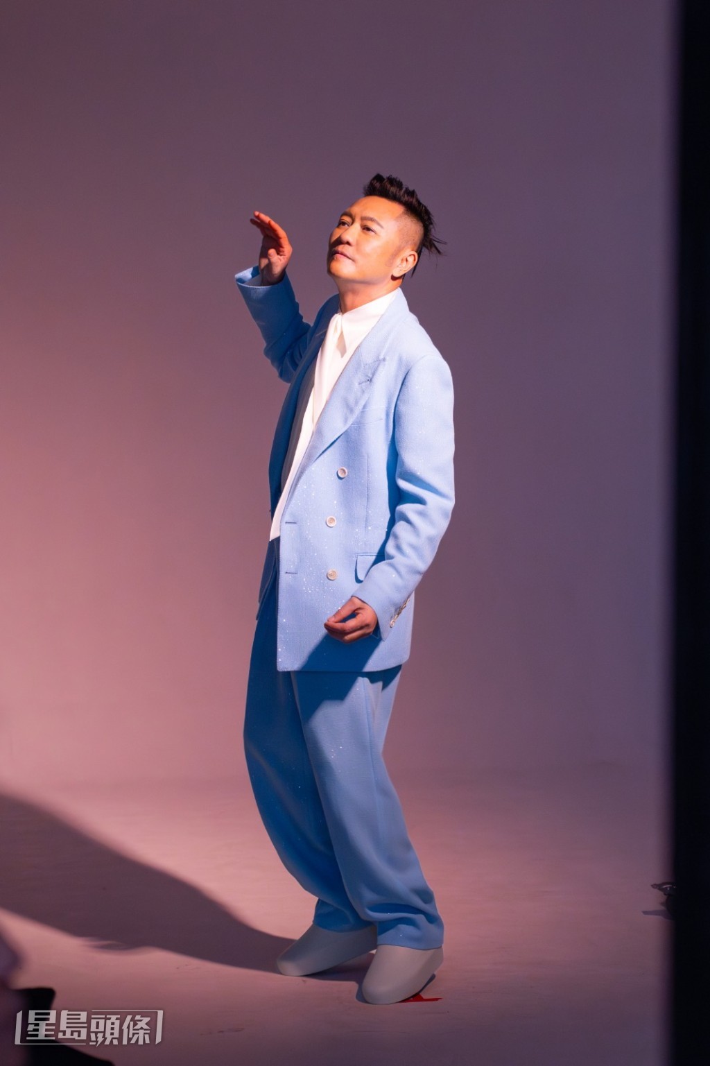 蘇志威說:「今日見我哋著到咁閃咁靚,就知道我哋嚟緊4月演唱會有幾咁靚。」 蘇志威說:「今日見我哋著到咁閃咁靚,就知道我哋嚟緊4月演唱會有幾咁靚。」