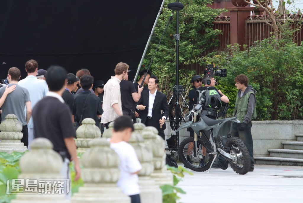 Mason Thames等待拍攝。 Mason Thames等待拍攝。