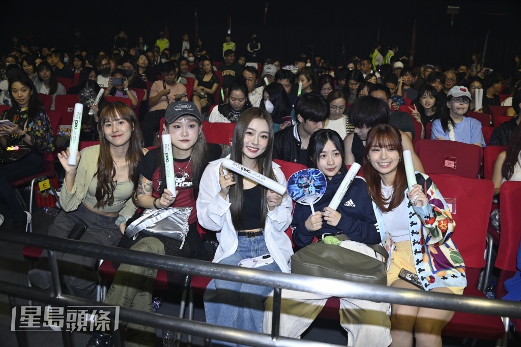 與P1X3L一起主持節目的許寶恆（Alice）、楊安妮（ Win Win）、葛綽瑤（Yoyo）、何洛瑤（Sica）、鍾卓穎（Ash），均有到場支持！
