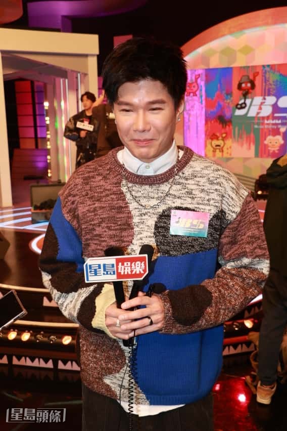 問到會否是「皇帝的新衣」,張與辰笑說:「要努力操,暫時未得。」 問到會否是「皇帝的新衣」,張與辰笑說:「要努力操,暫時未得。」