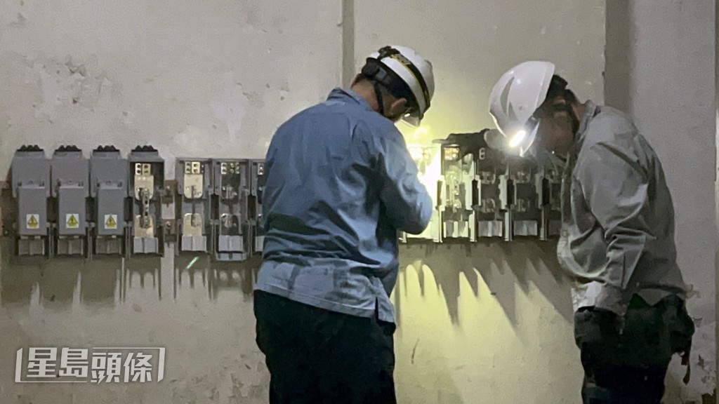中電工人搶修。
