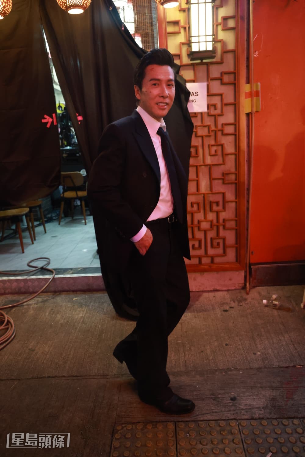 甄子丹殺入旺角街頭拍攝。 甄子丹殺入旺角街頭拍攝。