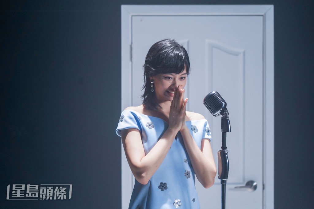 Amy換上近十個造型，喚起她以前做模特兒「Quick Change」的回憶。