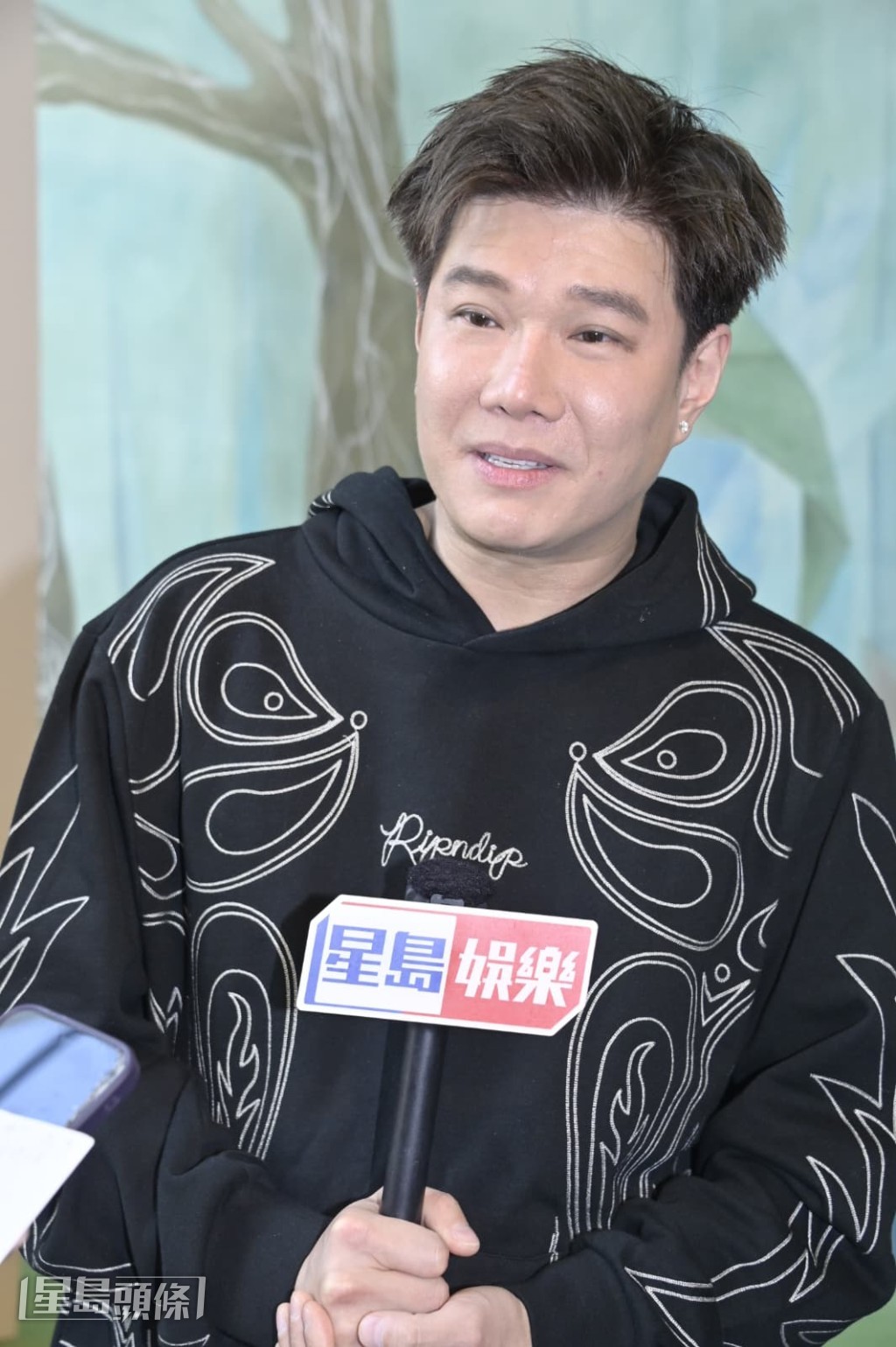 張與辰表示在黎彼得云云作品中,最有印象是《將冰山劈開》 張與辰表示在黎彼得云云作品中,最有印象是《將冰山劈開》