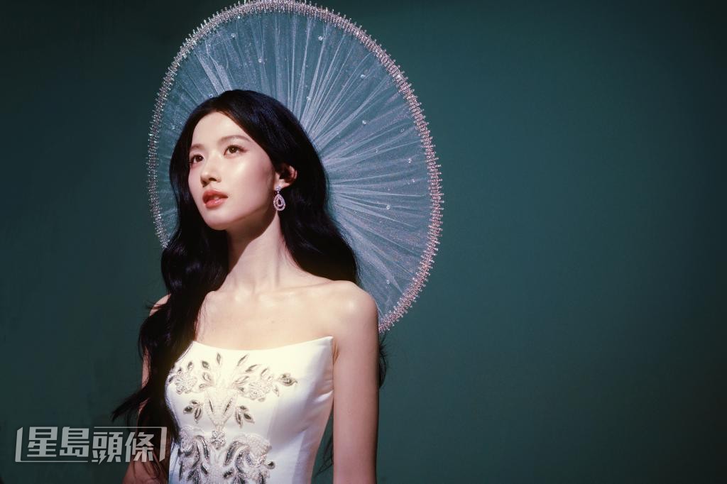 盧昱曉雖非科班出身,但憑藉出色的外型與氣質,加上努力鑽研演技,終在演藝界闖出一片天。 盧昱曉雖非科班出身,但憑藉出色的外型與氣質,加上努力鑽研演技,終在演藝界闖出一片天。