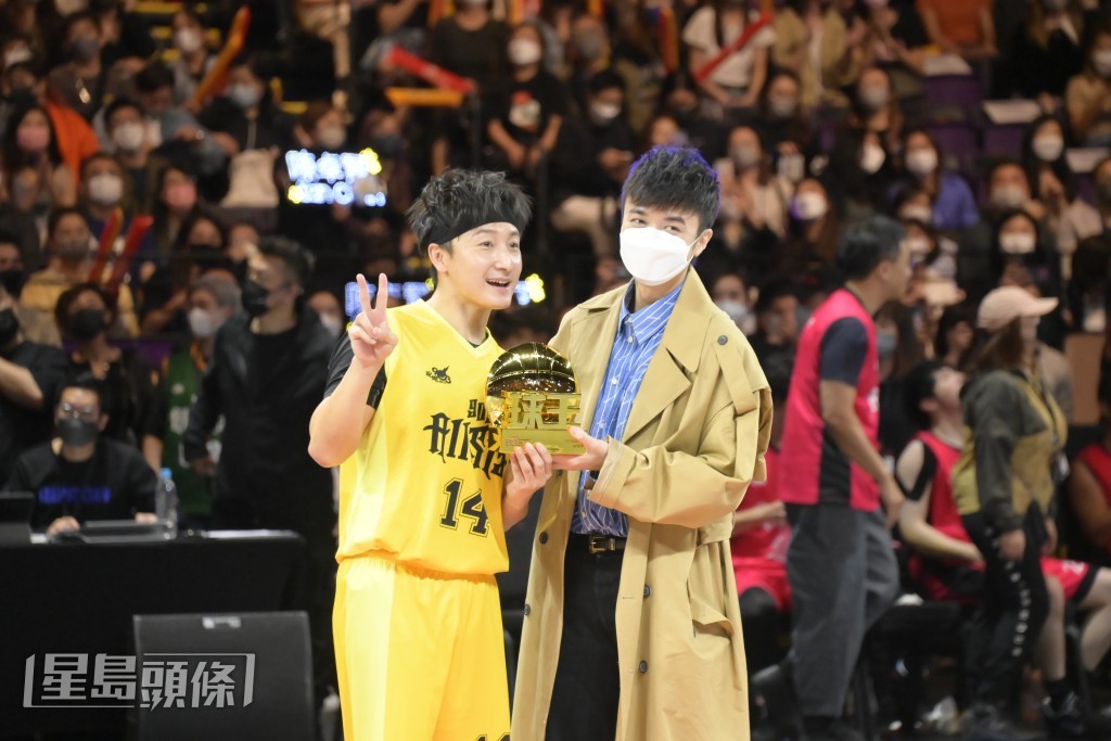 2022年“903 AllStar篮球赛”中，方力申成为DJ队最有价值球员，由古巨基颁奖。