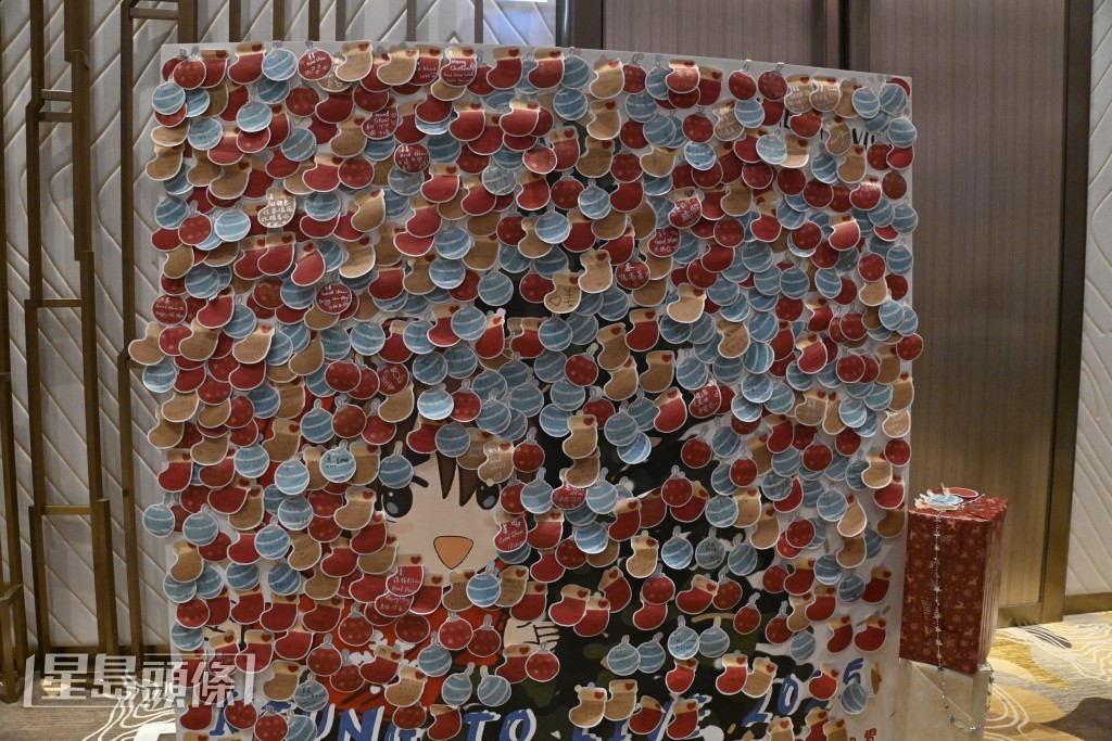 有巨型心意留言板。