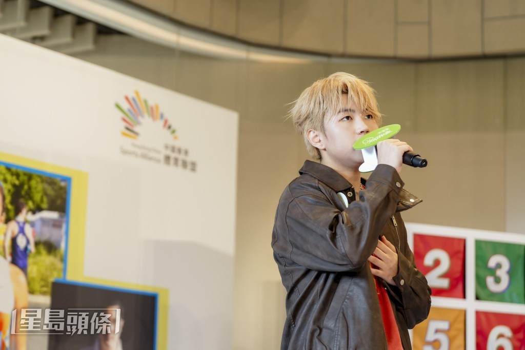 唱作新人Tr33(阿樹)除了熱愛音樂,亦十分喜歡運動。 唱作新人Tr33(阿樹)除了熱愛音樂,亦十分喜歡運動。