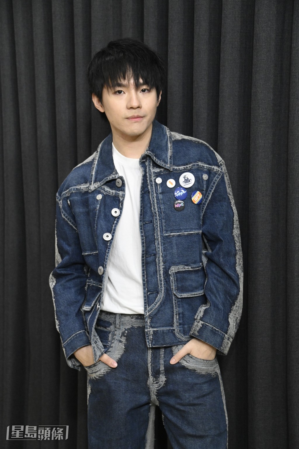 Ian 跟着自己節奏去創作音樂和演出。 Ian 跟着自己節奏去創作音樂和演出。